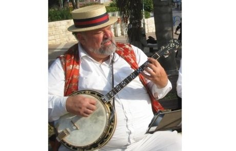 Meet The Artist: Me And My Banjo